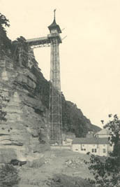 Der Aufzug 1906
