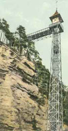 Der Aufzug 1906 coloriert